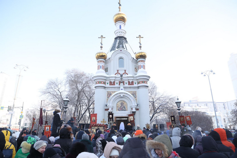 Награждение директора Фонда святой Екатерины прошло сразу после крестного хода в честь дня святой