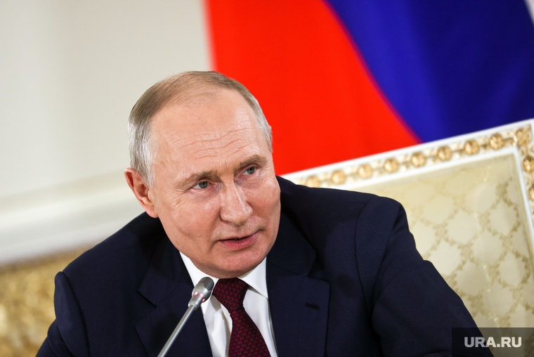 Президент России Владимир Путин на завершающей пресс-конференции по итогам форума "Россия-Африка". Санкт-Петербург, путин владимир
