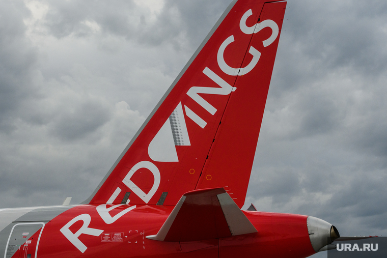 Самолет авиакомпании Red Wings в аэропорту Кольцово. Екатеринбург, ред вингс, авиакомпания red wings