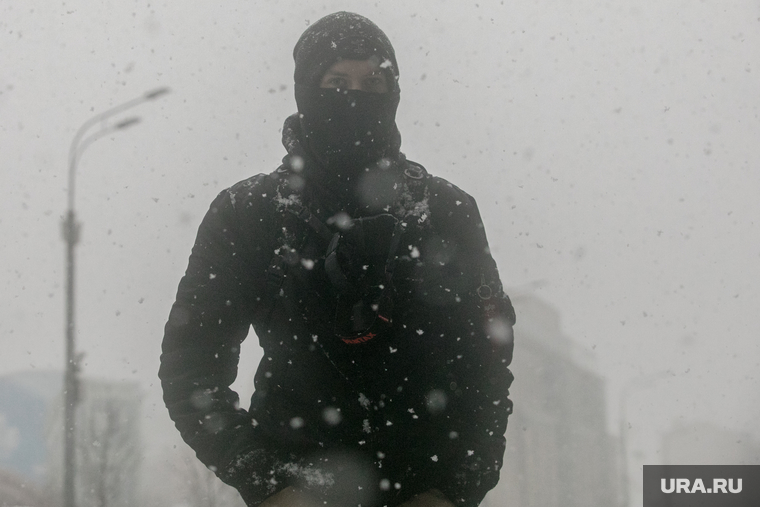 Зима. Москва, снег, маска, зима, метель, пурга, мужчина, вьюга, улица, холод