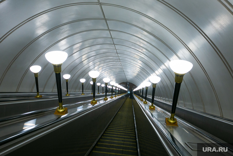 Станция "Спортивная" Московского метрополитена. Москва, эскалатор, метро