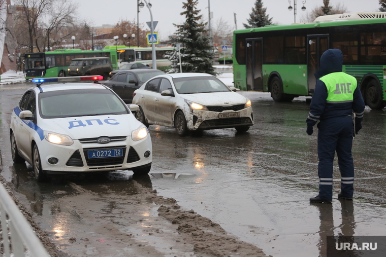 ДПС у вокзала. Тюмень , дпс