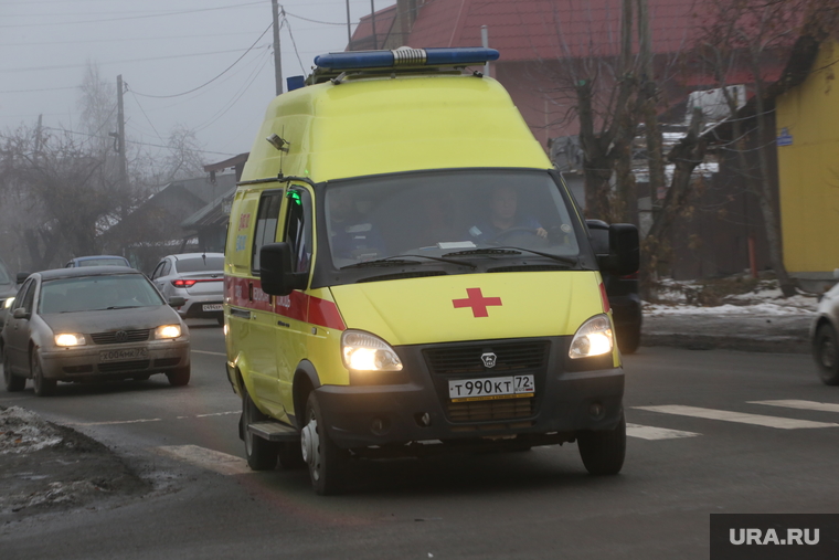 Туман. Тюмень, туман, машина скорой помощи, машина скорой медицинской помощи, скорая помощь