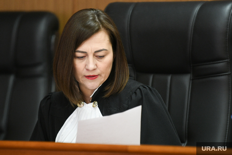 Суд вела Вера Попова
