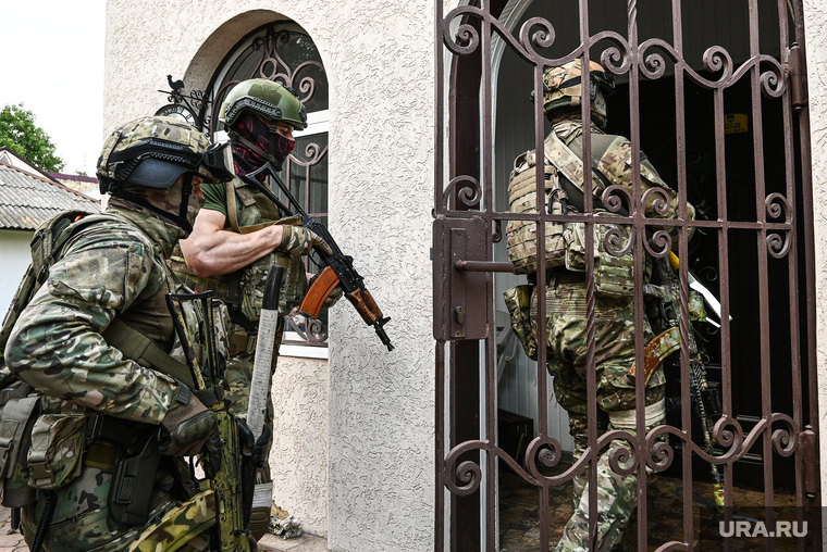 Схрон с оружием сотрудника СБУ в частном доме. Херсон, военные, операция, штурм, спецоперация, спецназ, солдат, штурм дома, адресная работа