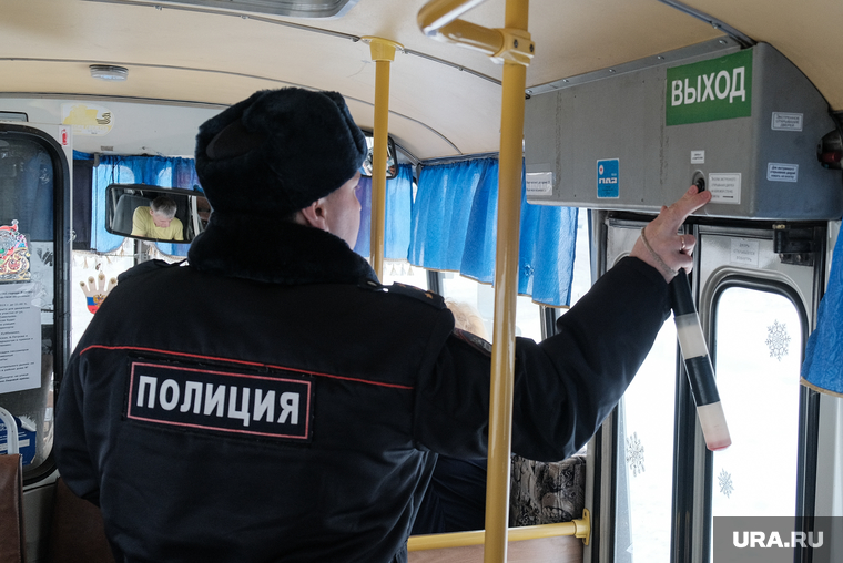 Профилактическое мероприятие «Автобус» Дорожные полицейские проверяют соответствие технического состояния. Курган, пазик, автобус, маршрутка, проверка документов, паз