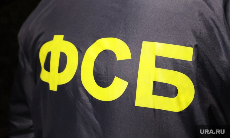 Уничтожение гашиша и конопли сотрудниками ФСБ. Курган, обыски, фсб, силовики, спецоперация, обыск, госбезопасность