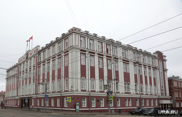 Виды города. Пермь, здание администрации города, мэрия