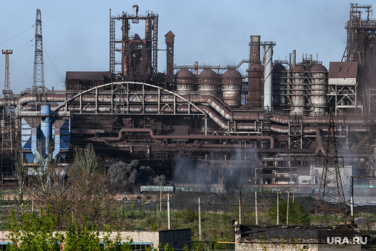 Мариуполь в период вывода гражданских лиц с завода Азовсталь. ДНР/Украина, металлургический комбинат азовсталь, завод азовсталь