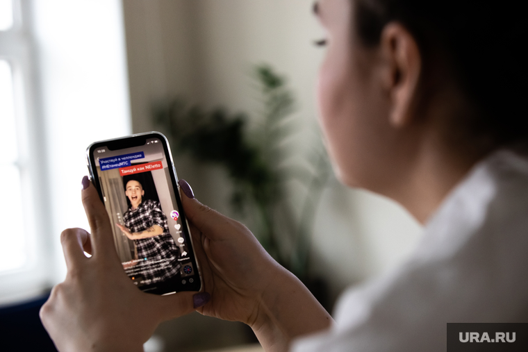 Мобильные приложения Tinder и TikTok. Екатеринбург, телефон, iphone, тикток, tiktok, tik tok, милохин даня