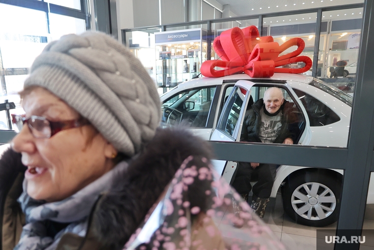 Некоторые из пострадавших получают автомобиль в третий и четвертый раз, так как срок эксплуатации этой машины составляет семь лет