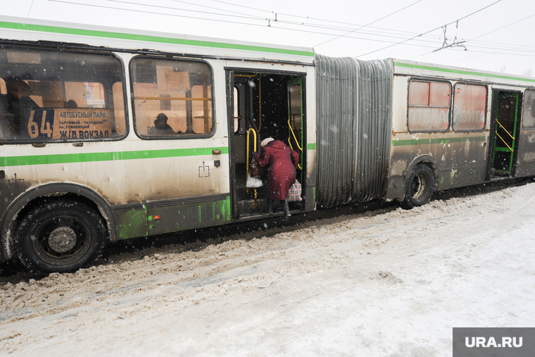 Дороги после снегопада. Челябинск, автобус, грязь, снегопад, городской транспорт
