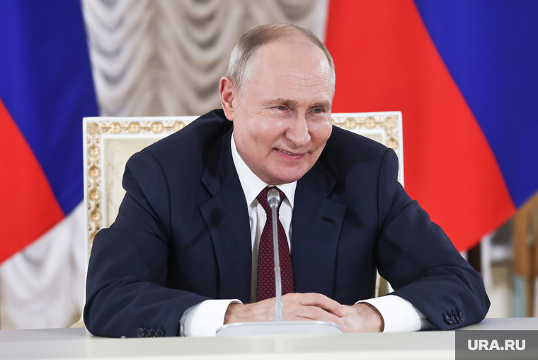 Президент России Владимир Путин на итоговой пресс-конференции саммита "Россия-Африка". Санкт-Петербург, путин владимир