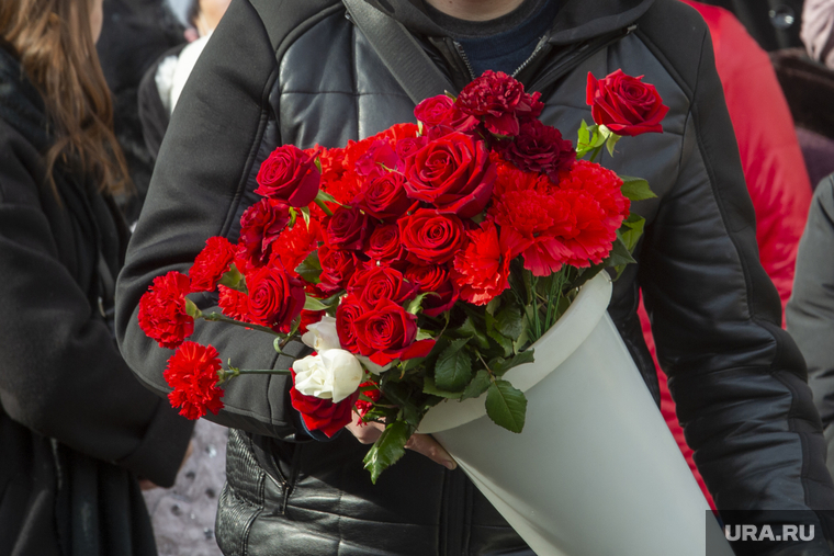 Клипарт иллюстрации к новостям о погибщих в ходе СВО. Пермь, днр, лнр, траур, гвоздики, прощание, похороны, сво