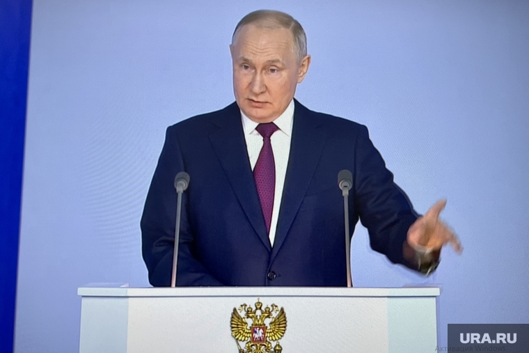 Послание федеральному собранию. Челябинск, путин в телевизоре