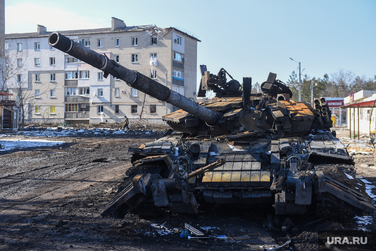 Ситуация в Волновахе после частичного освобождения. ДНР, военная техника, армия, военные, пожарище, руины, днр, разрушения, зачистка, танк, всу, последствия обстрела, волноваха, z войска, разбитая техника