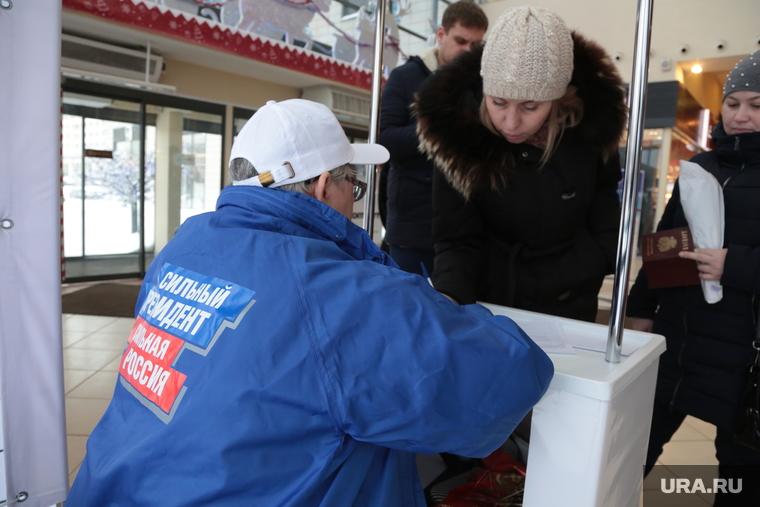 Сбор подписей за Путина на выборах президента. Пермь, сбор подписей