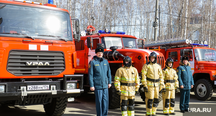 Смотр готовности сил и средств к действиям в условиях возможных чрезвычайных ситуаций. Челябинск, мчс, пожарный, пожарная машина