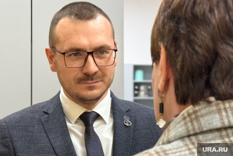 Вместе с Перминовой новый зал открыл директор центра Александр Бурцев