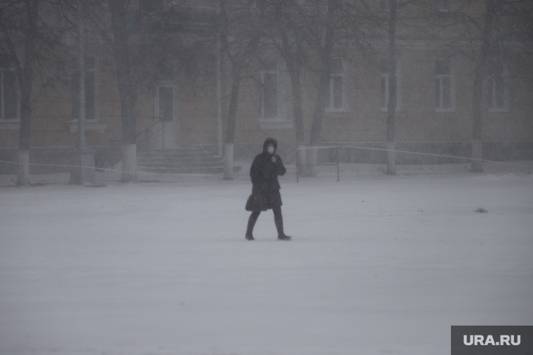Снегопад в апреле во время пандемии коронавируса. Курган , снег, снегопад, холод, плохая погода, плохая видимость, снег в городе, сугробы в городе, вьюга, метель, снег в кургане
