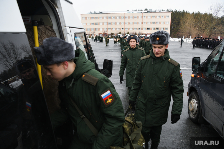 Отправка солдат срочной службы на Дальний Восток. Свердловская область, призывники, сборный пункт егоршино, срочники, призыв в армию, срочная служба, осенний призыв