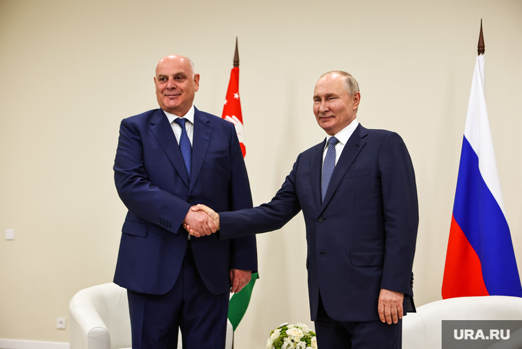 Владимир Путин на переговорах с президентом Абхазии. Сочи, путин владимир, бжания алан