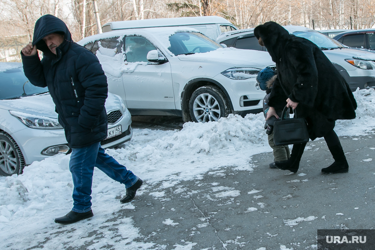 В городе снег и ветер. Курган, ветер, штормовое предупреждение