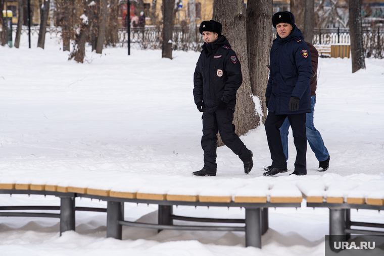 Несостоявшийся пикет феминистов. Екатеринбург, полицейские, патруль, ппс, полиция