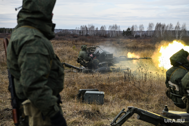 Тренировочные стрельбы мобилизованных с Центрального военного округа на полигоне Еланский. Свердловская область, зенитка, ЗУ-23, сбойка