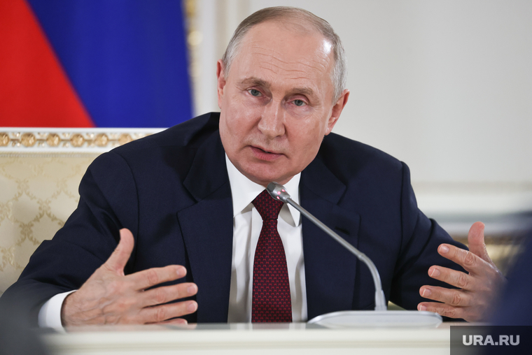 Президент России Владимир Путин на итоговой пресс-конференции саммита "Россия-Африка". Санкт-Петербург, путин владимир