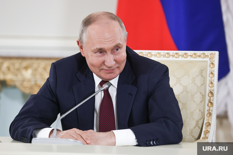 Президент России Владимир Путин на итоговой пресс-конференции саммита "Россия-Африка". Санкт-Петербург, путин владимир