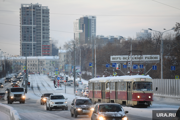 Морозы в Екатеринбурге , движение, автомобили, улица челюскинцев, трамвай, стела верх исетский район, маршрут23