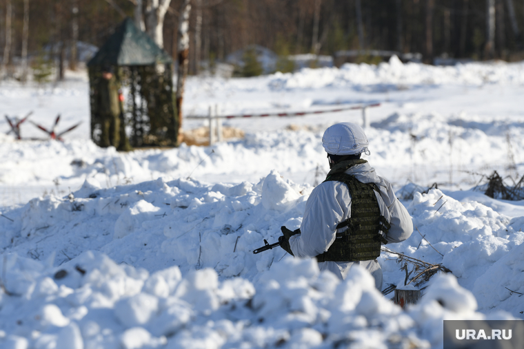 Обучение и досуг военнослужащих на Свердловском полигоне и в 32-м военном городке. Екатеринбург, зима, военные, окоп, маскхалат, солдат, сво