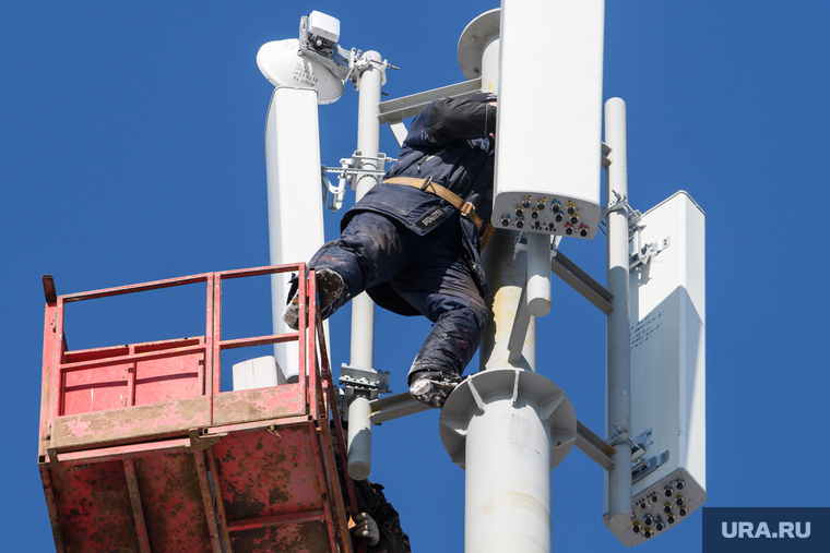 Установка вышки сотовой связи 5G на Уралмаше. Екатеринбург, сотовая связь, телекоммуникации, вышка сотовой связи, вышка сотовой связи 5G, пятое поколение мобильной связи, fifth generation
