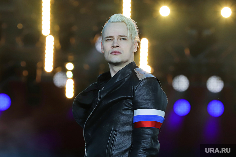 С кем встречается шаман 2025