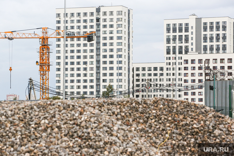 Новостройки.Тюмень, кран, многоэтажка, строительный кран, новостройки, строительство, стройка, кран башенный, новостройка