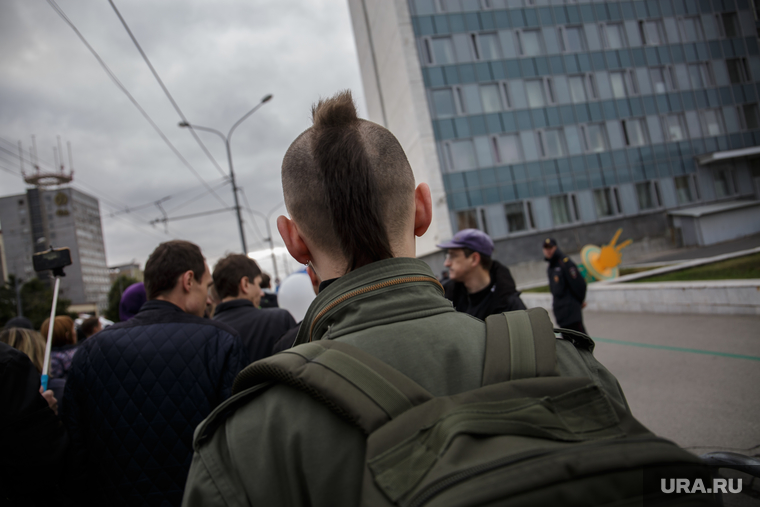 Несанкционированная акция против изменения пенсионного законодательства в Перми, ирокез, панк, субкультура, прическа, молодежь