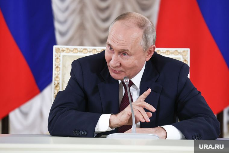 Президент России Владимир Путин на итоговой пресс-конференции саммита "Россия-Африка". Санкт-Петербург, путин владимир, топ