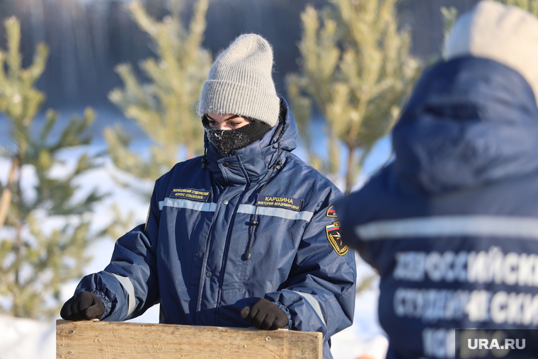 Также на Голубых озерах дежурили волонтеры Всероссийского студенческого корпуса спасателей