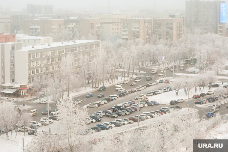 До Нового года и после. Тюмень, снег, зима, автостоянка, вид города, тюмень, виды тюмени