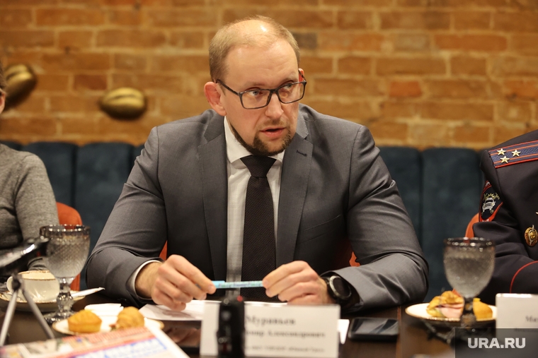 Пресс-завтрак начальника «Южный Урал» Владимира Муравьева и начальника УГИБДД УМВД России по Курганской области Михаила Чебыкина. Курган, муравьев владимир