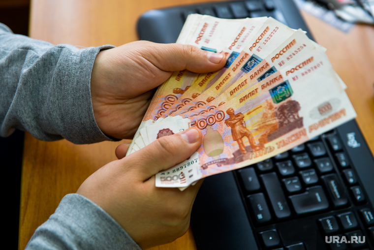Деньги. Челябинск, взятка, зарплата, кредит, долг, пять тысяч, валюта, деньги, тысячи, рубли, подкуп, микрозайм, вымогательство