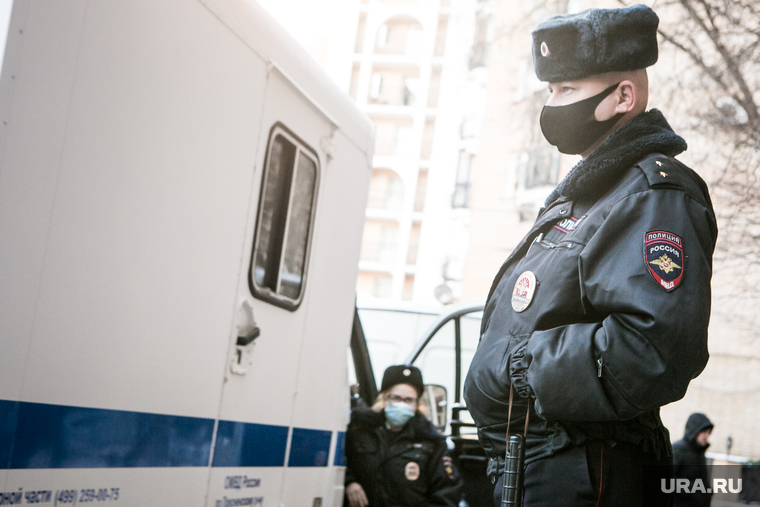 Клипарт "Полиция, доставка подсудимого". Москва, полиция
