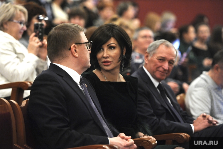 Поздравить лауреатов приехала жена Текслера Ирина