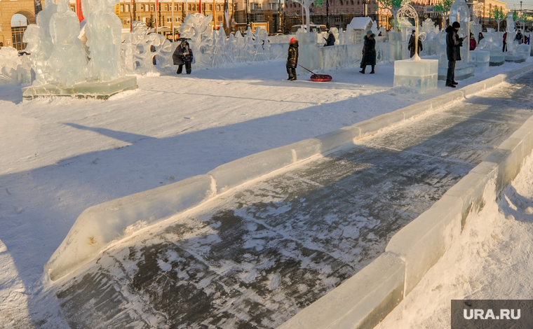 Ледовый городок. Челябинск, ледовый городок, горка