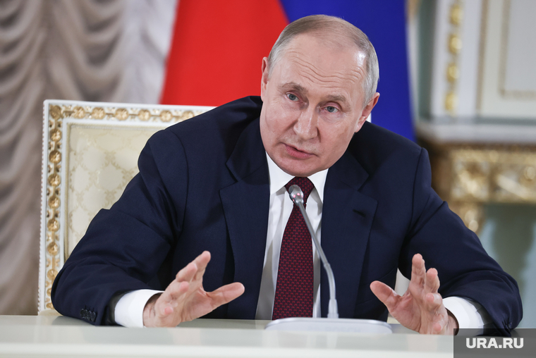 Президент России Владимир Путин на итоговой пресс-конференции саммита "Россия-Африка". Санкт-Петербург, путин владимир, топ