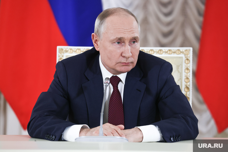 Президент России Владимир Путин на итоговой пресс-конференции саммита "Россия-Африка". Санкт-Петербург, путин владимир