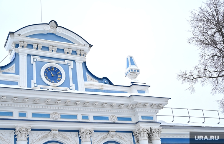 Театр юного зрителя. Пермь, тюз, Часы на здании