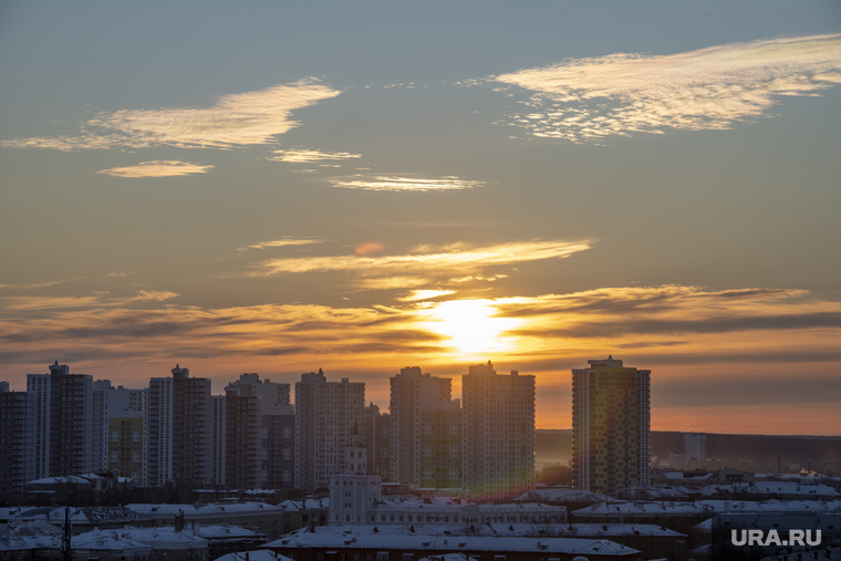 Зимние виды города. Пермь, жилой комплекс, вид города с высоты, рассвет в городе, зимние утро