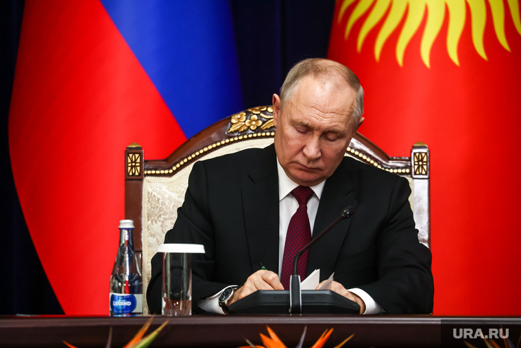 Совместное заявление президентов России и Киргизстана по итогам переговоров в Бишкеке. Бишкек, Киргизская республика, путин владимир